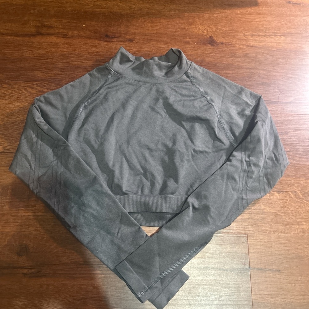 YoungLaA Gray Long Sleeve Crop Top